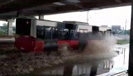 Posledice nevremena: Kako autobus prođe, tako građane zapljusne reka sa ulica