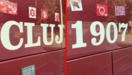 Autobus FK Kluž oblepljen nalepnicama Delija