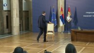 Vučić: Potrebna mi je obična stolica, a ne fotelja