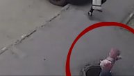 Devojčica (2) upala u šaht dubok tri metara