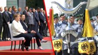 Angela Merkel prekršila protokol, ali ruke joj više ne drhte