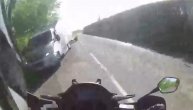 Vozio svojom trakom kada je iza krivine naleteo kombi sa prikolicom