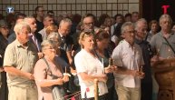 Suze, molitve i upaljene sveće za stradale Srbe
