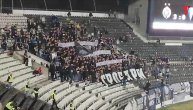 Navijači Partizana na utakmici sa Spartakom pevaju protiv FSS i Slaviše Kokeze