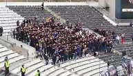 "Jug" skandirao ubijenom navijaču, a onda je jedna grupa napustila tribinu