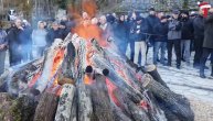 Paljenje Badnjaka na Cetinju u prisustvu policije