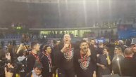 Veličković uzeo mikrofon pa poveo navijanje, a onda je odneo trofej kod Grobara