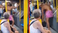 Momak u roze suknjici šokirao putnike GSP, igrao i izvijao se u harmonici