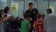 Orlovi stigli sa Mundobasketa: Navijači odmah saleteli Bogdana za autograme