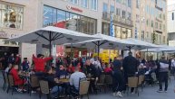 Grmi centar Minhena: Delije zauzele Marienplac, odzvanja Kosovo je Srbija, Nemci aplaudiraju