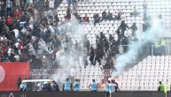 Haos na tribinama: Delije bakljama krenule na policiju
