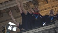 Zlatni momci se pojavili na balkonu i zapevali čuveni hit Saše Matića