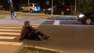 Žena puzi po putu i viče na Banovom brdu: Reakcija prolaznika je sramotna