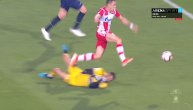 Rodić preskočio golmana, sudija svirao penal!