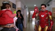 Upoznajte "Iron mana" koji ide po bolnicama i vraća bolesnoj deci osmeh na lice