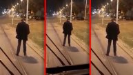 Čovek u 5 ujutru u Beogradu stoji na šinama i ne vidi tramvaj koji nailazi