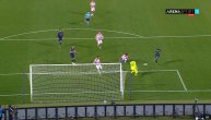 Son razornim udarcem pocepao mrežu za 2:0