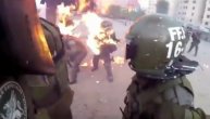 Demonstranti molotovljevim koktelima zapalili dve policajke u Čileu