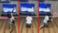 Mali Japanac imitira Federera, do detalja je skinuo svaki njegov pokret i postao pravi hit