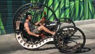 "Steampunk" pauk: Ludo vozilo na tri obruča i motorom sa kosilice