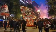 Korteo navijača Zvezde i Olimpijakosa kroz Atinu, prolazi se i kroz neprijateljski kvart
