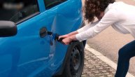 Zaboravite na auto limara: Ovaj trik je toliko prost da čak i žena može da popravi udaren auto
