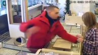 Lopov u Novom Sadu opljačkao zlataru, pa ostao zarobljen unutra