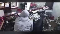 Pokušaj pljačke menjačnice u Omoljici sve je nasmejao: Poneo je i sekiru, ali...