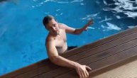 "Plivam elegantno kao kratkonogo prase": Biković objavio snimak s bazena, pogodite ko ga je snimao