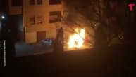 Izgoreo automobil u Novom Sadu, plamen obasjavao okolne zgrade