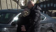 Goca snažno zagrlila Mihajla nakon pomena i dugo plakala
