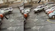 Krenuo da se isparkira, pa slupao dva auta. Vlasnik se držao za glavu kada je video svoje mezimče