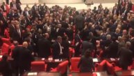 Tuča u turskom parlamentu zbog ratnih dejstava u Siriji