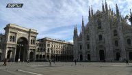 Korona zaključala Italiju: Glavni trg u Milanu pust, ljudi se šetaju s maskama