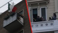 Ko peva, zlo ne misli, ko misli, nije mu do pesme: Ori se sa balkona Italijana u borbi protiv korone