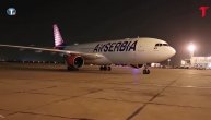 Dopremljeno 6 miliona sterilnih rukavica: Sleteo avion iz Los Anđelesa, stigla oprema za zdravstvo