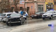 Lančani sudar u centru Čačka: Vozač BMW-a naleteo na dva taksi vozila