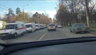 Kolone vozila Hitne pomoći ispred moskovskih bolnica: Čeka se po devet sati za ulazak