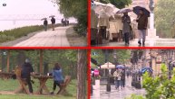 Po neki par na kišnoj romantici: Parkovi i izletišta u Beogradu uglavnom pusti dan nakon 1. maja