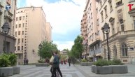 Na ulicama Beograda kao da nema korone: Građani šetaju bez maski i rukavica