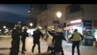 Nekoliko pripadnika crnogorske policije na protiestima u Pljevljima na jednog demonstranta