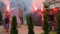 Bivši centar Partizana se uselio u novu kuću, dugari ga dočekali bakljama i ludim poklonom