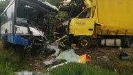 Poginuo vozač autobusa, mladić (24) zadobio teške povrede: Teška saobraćajna nesreća kod Vranja