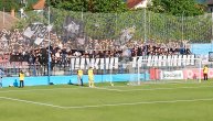 Grobari novom pesmom o "ciganskom savezu" ispratili igrače u svlačionicu posle prekida utakmice
