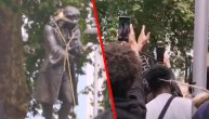 Besni demonstranti konopcima srušili spomenik trgovcu robovima u Bristolu