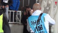 Fudbaler Partizana krvav posle derbija išao da pozdravi ženu i dete