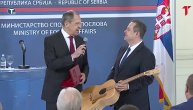 Šefovi diplomatija Srbije i Rusije razmenili poklone
