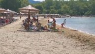 Srbi stigli u Stavros: Evo kako se atmosfera na plaži promenila za samo 24 sata