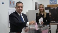 Ivica Dačić glasao sa suprugom i sinom