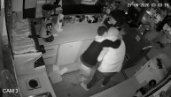 Najsmešnija pljačka u Beogradu: Lopovi ukrali pazar iz kafića pa se grlili ispred kamere